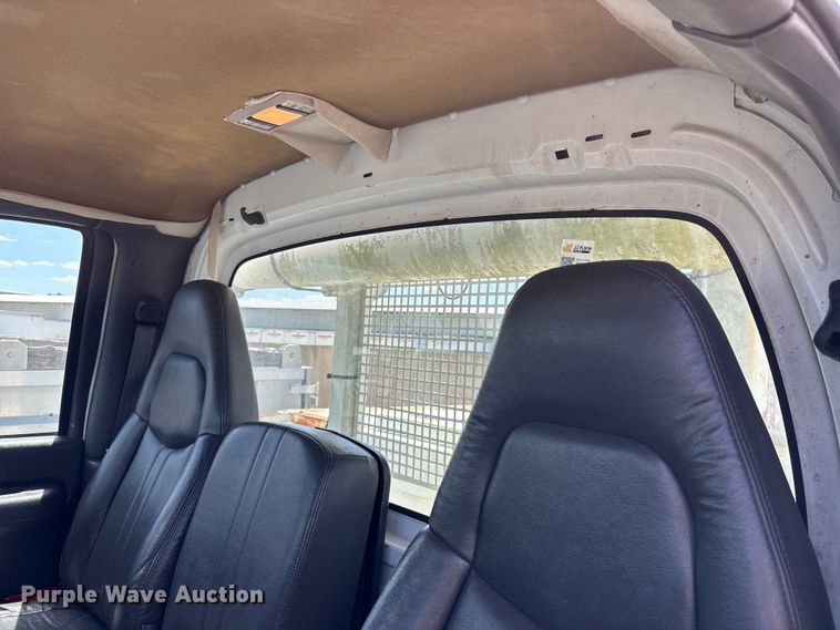 image for item YA3125 2007 GMC C8500 digger derrick truck