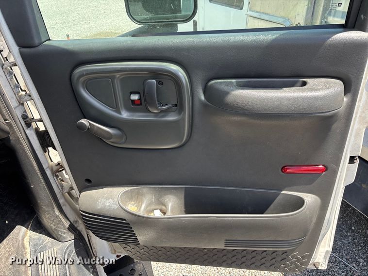 image for item YA3125 2007 GMC C8500 digger derrick truck