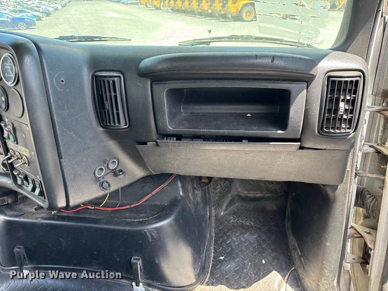 image for item YA3125 2007 GMC C8500 digger derrick truck