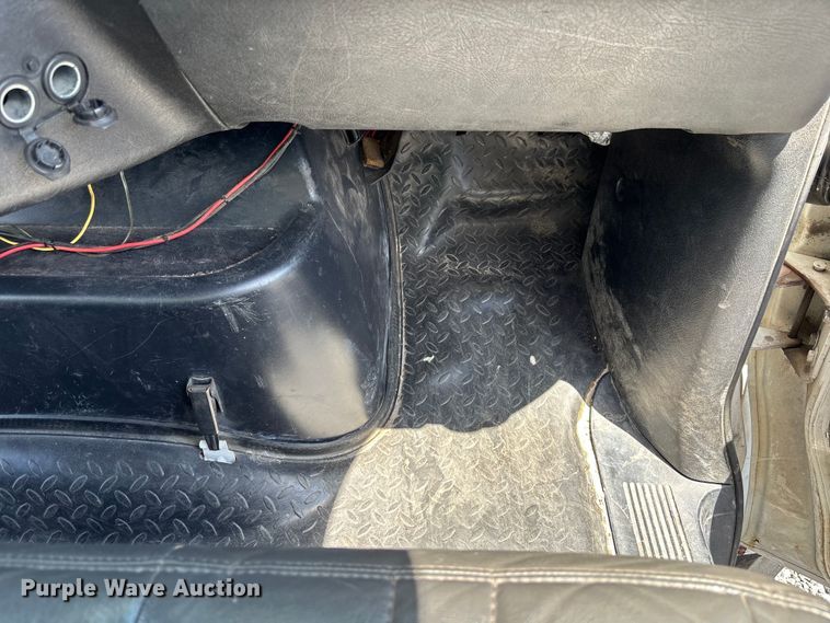 image for item YA3125 2007 GMC C8500 digger derrick truck