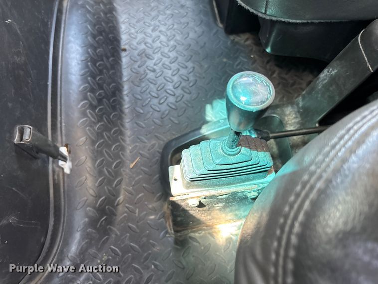 image for item YA3125 2007 GMC C8500 digger derrick truck