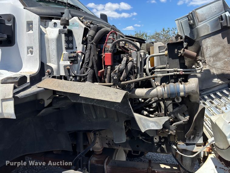 image for item YA3125 2007 GMC C8500 digger derrick truck