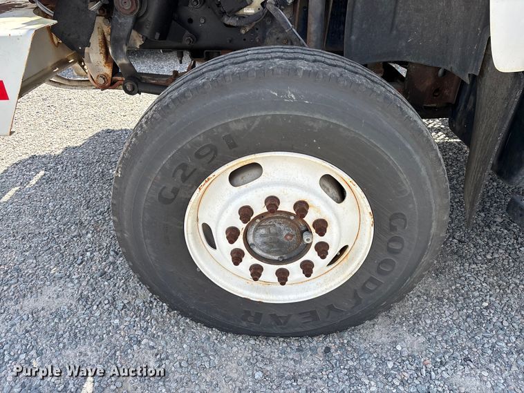 image for item YA3125 2007 GMC C8500 digger derrick truck