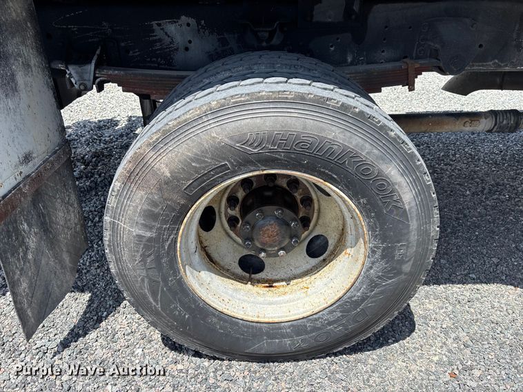 image for item YA3125 2007 GMC C8500 digger derrick truck