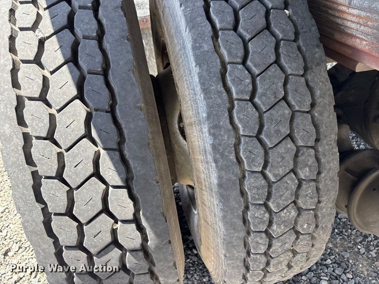 image for item YA3125 2007 GMC C8500 digger derrick truck