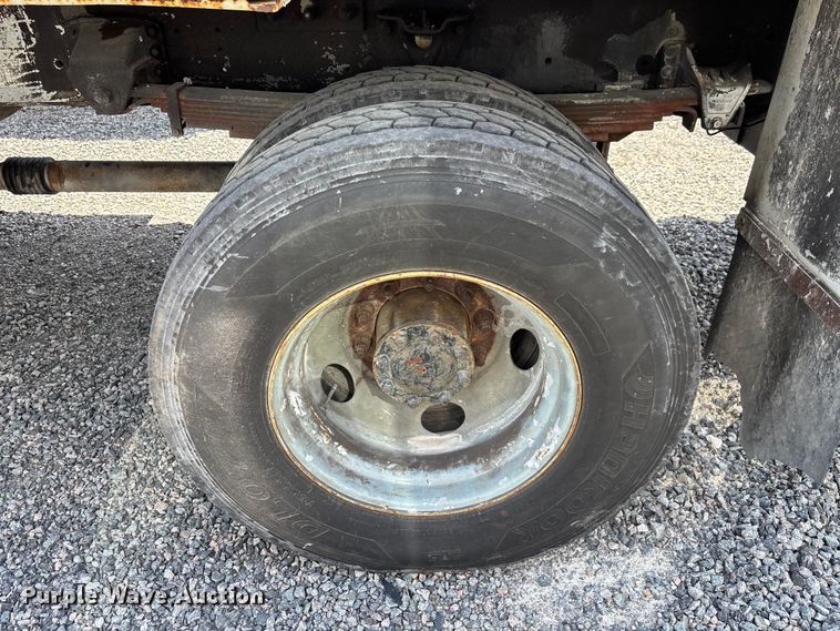 image for item YA3125 2007 GMC C8500 digger derrick truck