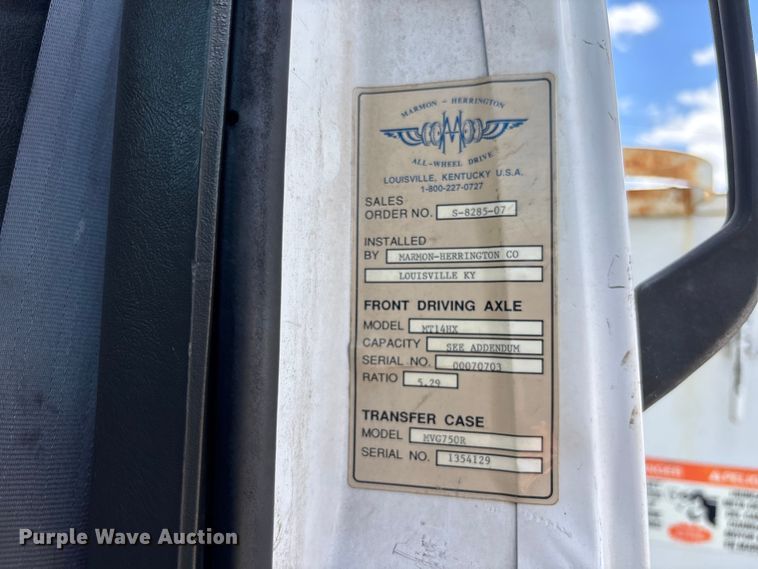 image for item YA3125 2007 GMC C8500 digger derrick truck