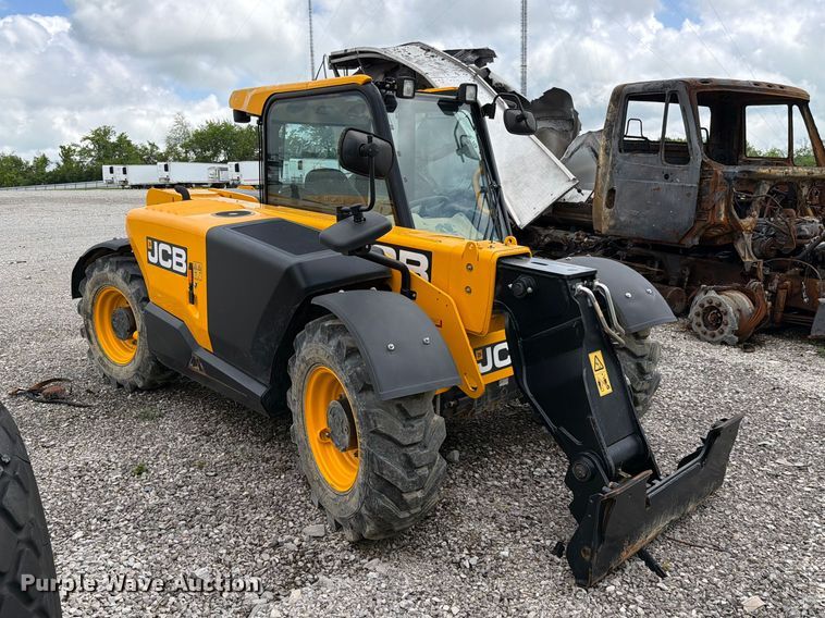 image for item YA3149 2023 JCB 525-60 telehandler