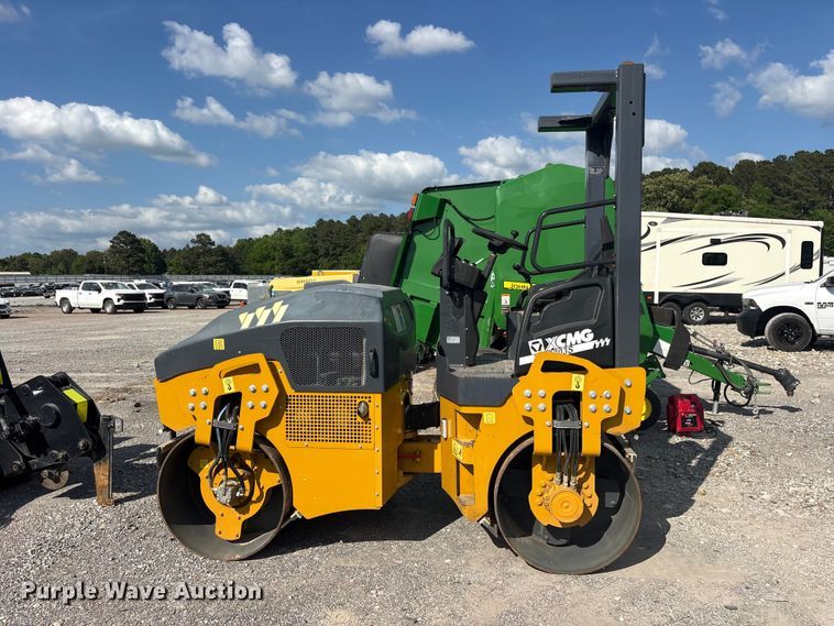 image for item YA3265 2021 XCMG XMR303S double drum vibratory roller