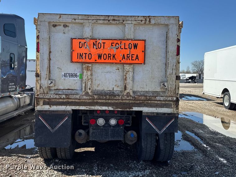 image for item YA3275 2015 Kenworth T880 dump truck