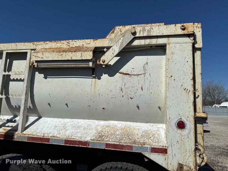 image for item YA3275 2015 Kenworth T880 dump truck