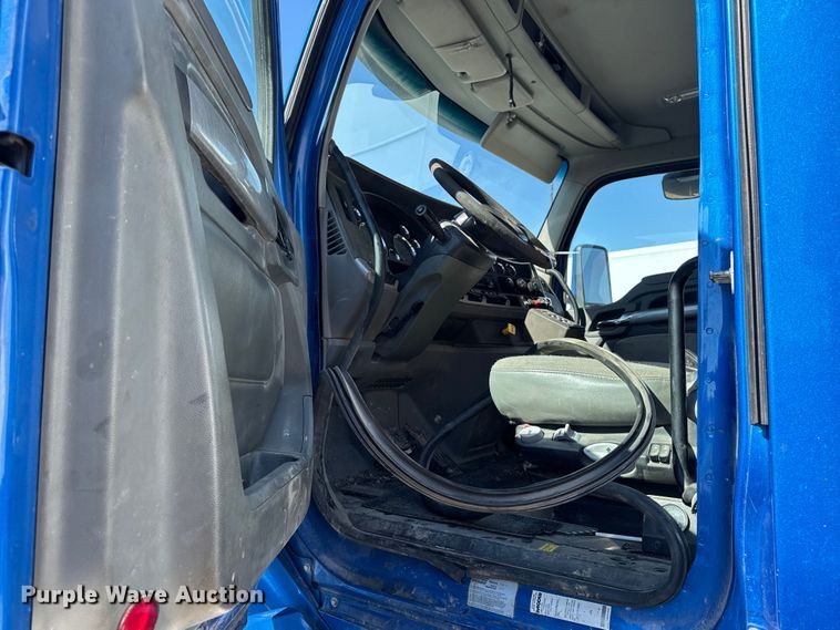 image for item YA3275 2015 Kenworth T880 dump truck