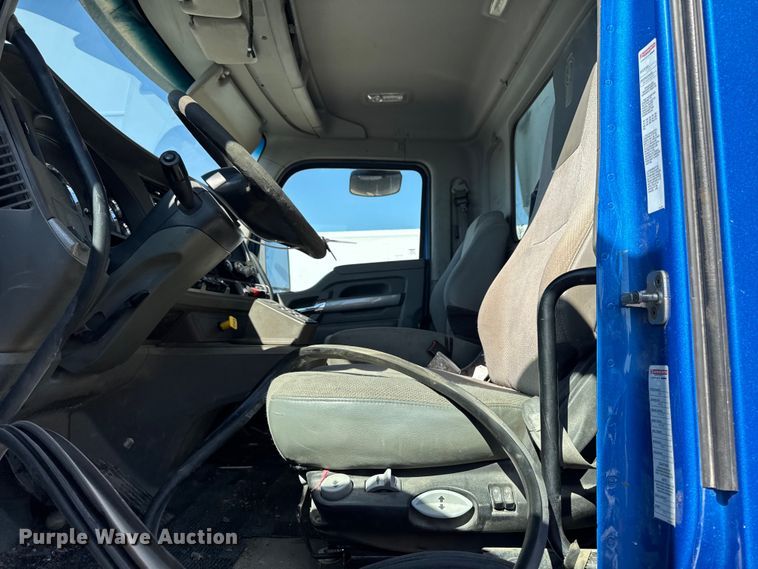 image for item YA3275 2015 Kenworth T880 dump truck