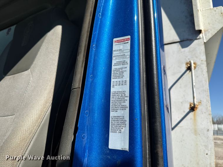 image for item YA3275 2015 Kenworth T880 dump truck