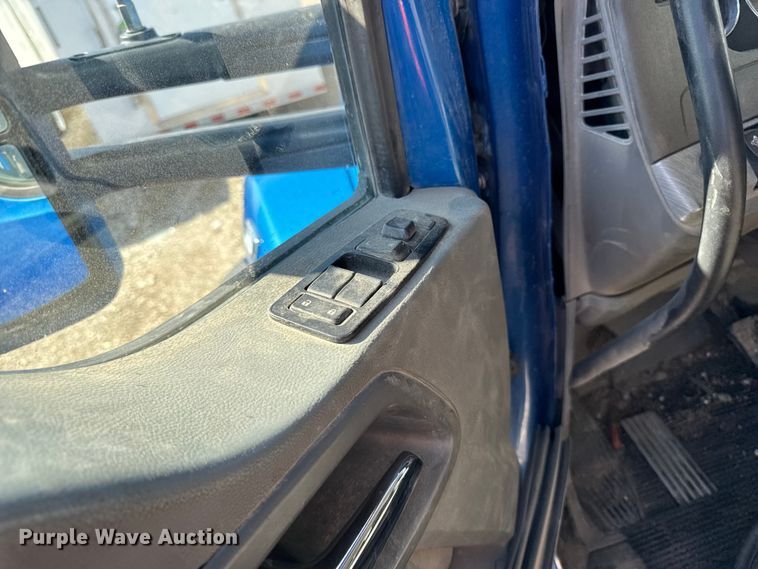 image for item YA3275 2015 Kenworth T880 dump truck