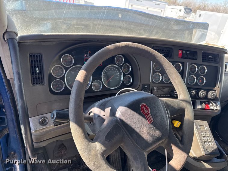 image for item YA3275 2015 Kenworth T880 dump truck