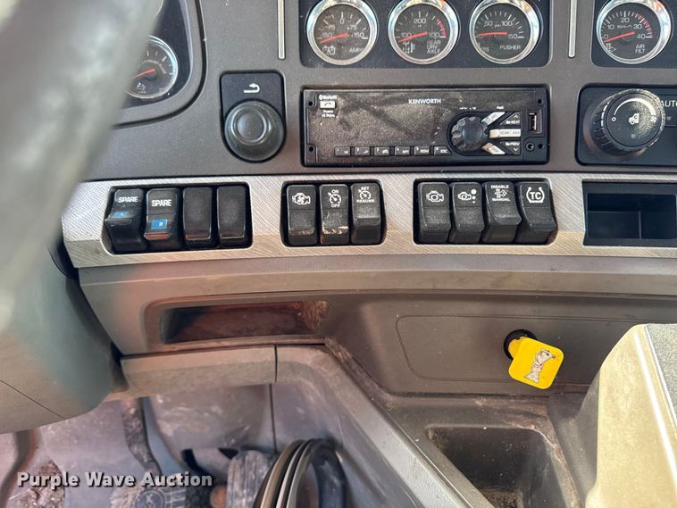 image for item YA3275 2015 Kenworth T880 dump truck