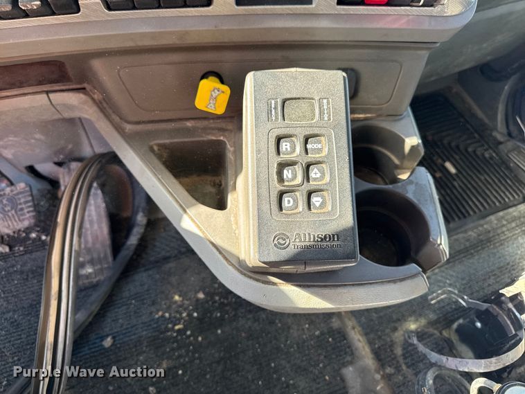 image for item YA3275 2015 Kenworth T880 dump truck