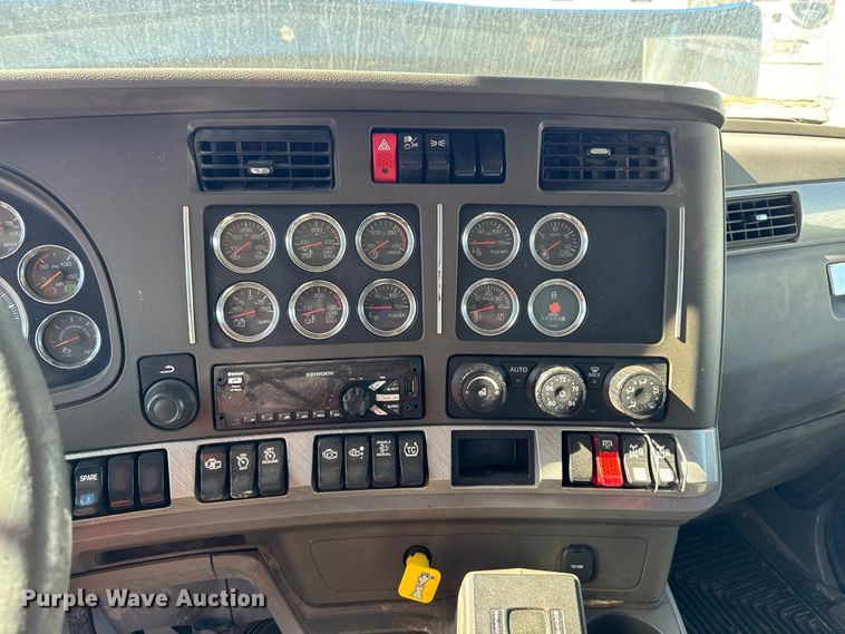 image for item YA3275 2015 Kenworth T880 dump truck