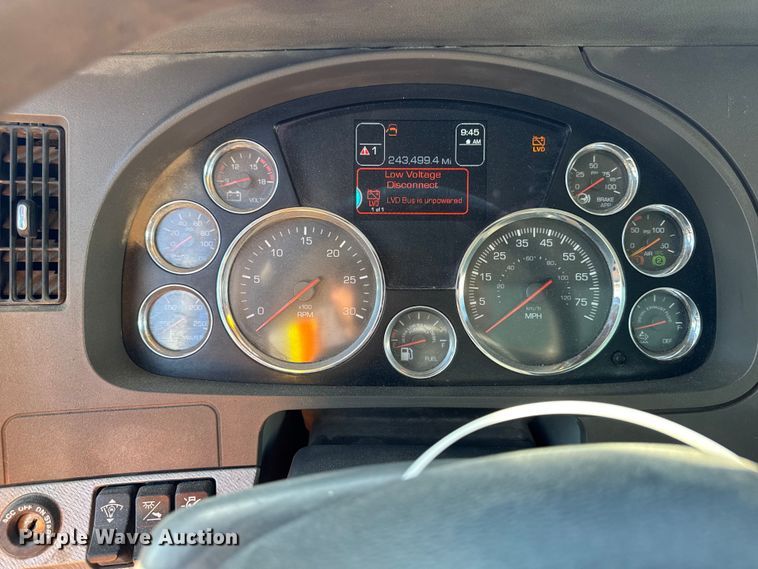 image for item YA3275 2015 Kenworth T880 dump truck