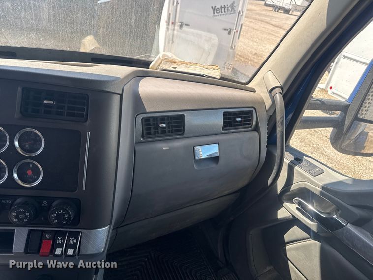 image for item YA3275 2015 Kenworth T880 dump truck