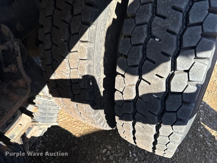 image for item YA3275 2015 Kenworth T880 dump truck