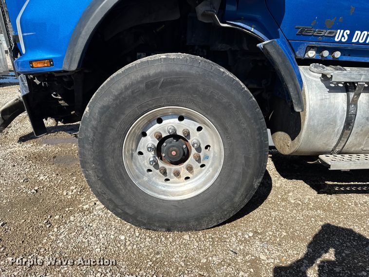 image for item YA3275 2015 Kenworth T880 dump truck