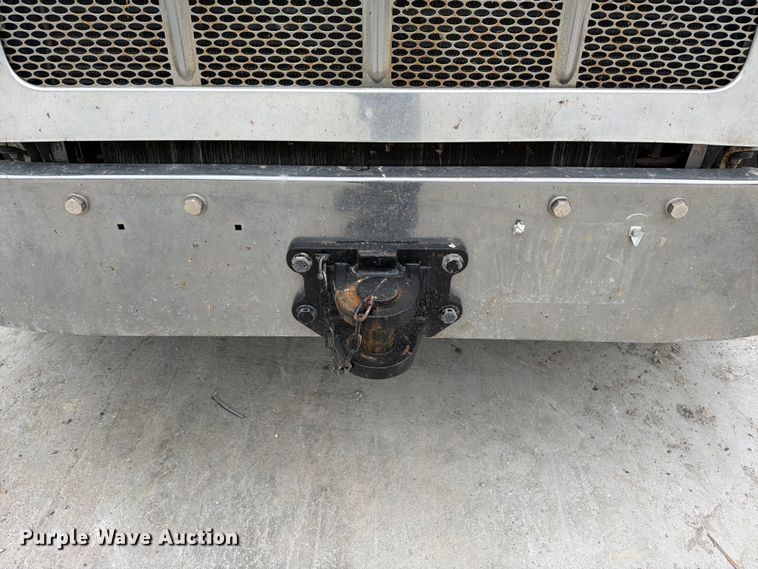 image for item YA3362 2015 Peterbilt 365 crane truck