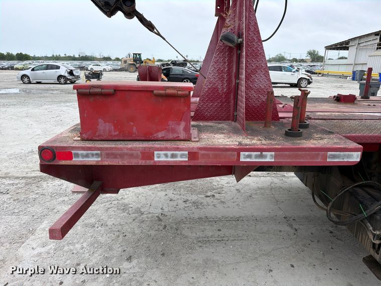 image for item YA3362 2015 Peterbilt 365 crane truck