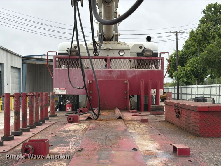 image for item YA3362 2015 Peterbilt 365 crane truck