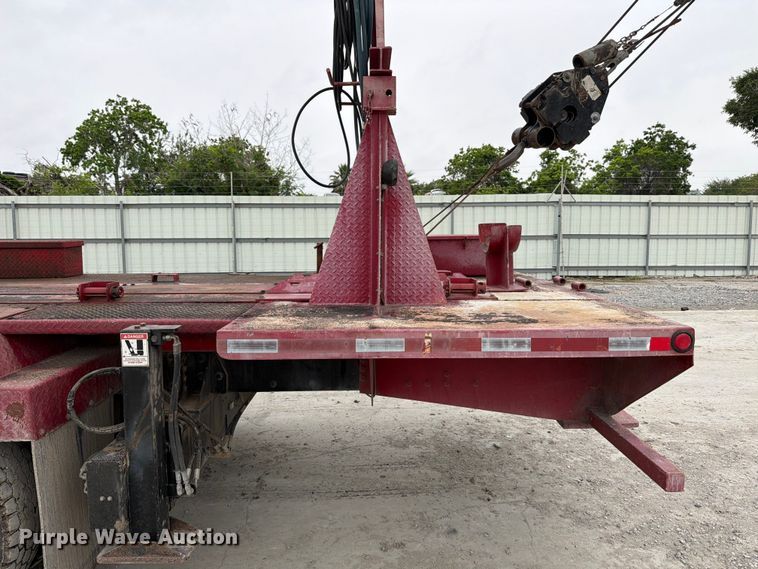 image for item YA3362 2015 Peterbilt 365 crane truck