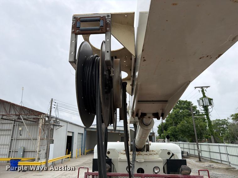 image for item YA3362 2015 Peterbilt 365 crane truck
