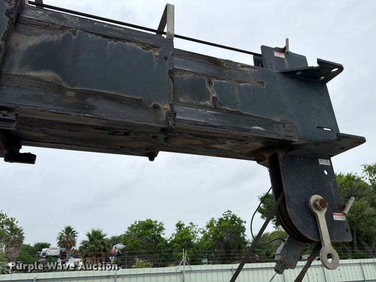 image for item YA3362 2015 Peterbilt 365 crane truck