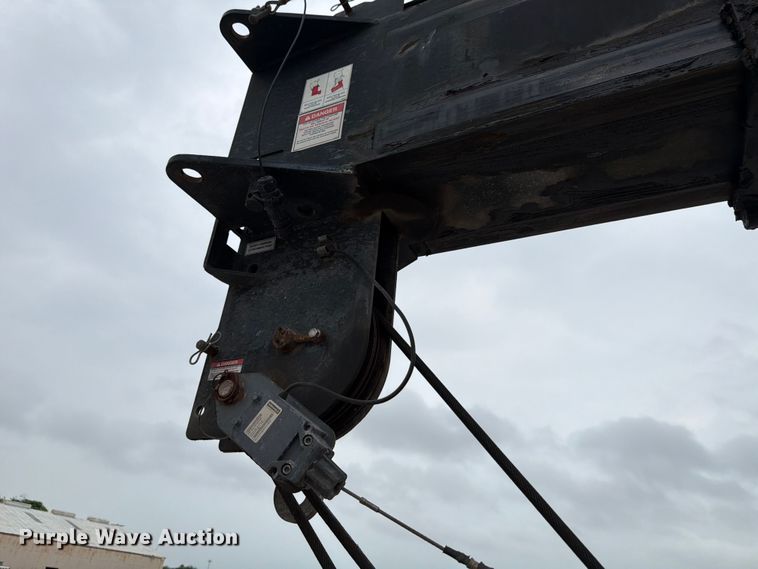image for item YA3362 2015 Peterbilt 365 crane truck