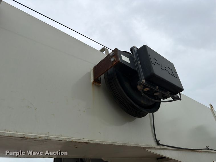 image for item YA3362 2015 Peterbilt 365 crane truck