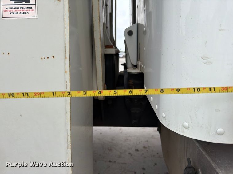 image for item YA3362 2015 Peterbilt 365 crane truck