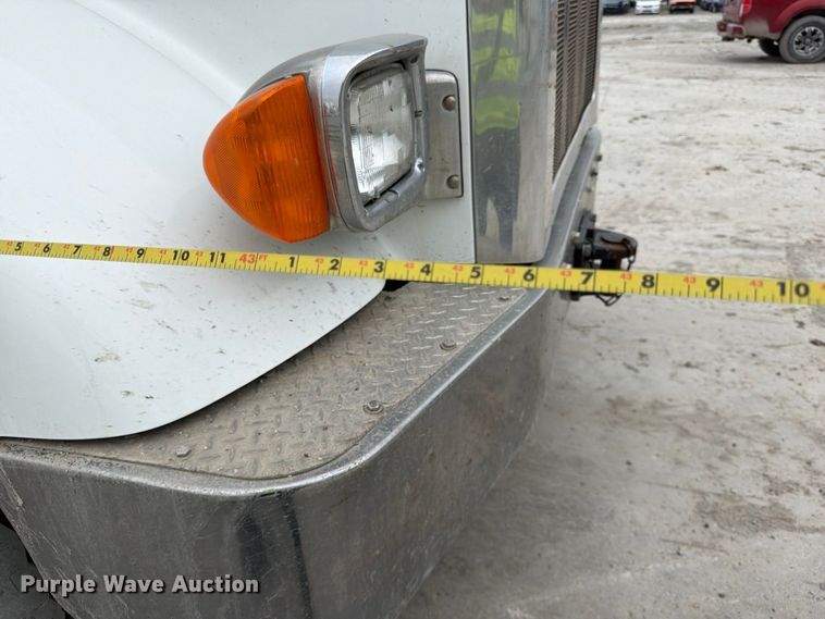 image for item YA3362 2015 Peterbilt 365 crane truck