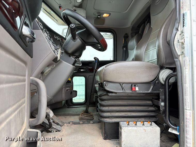 image for item YA3362 2015 Peterbilt 365 crane truck
