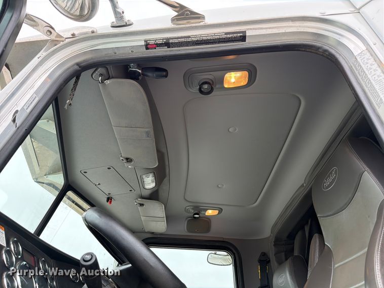 image for item YA3362 2015 Peterbilt 365 crane truck