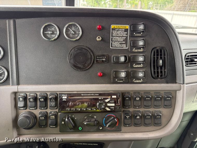 image for item YA3362 2015 Peterbilt 365 crane truck