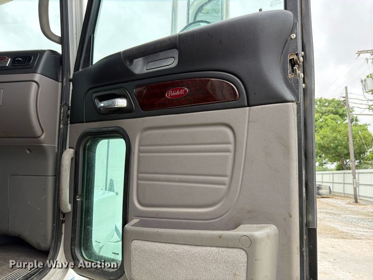image for item YA3362 2015 Peterbilt 365 crane truck