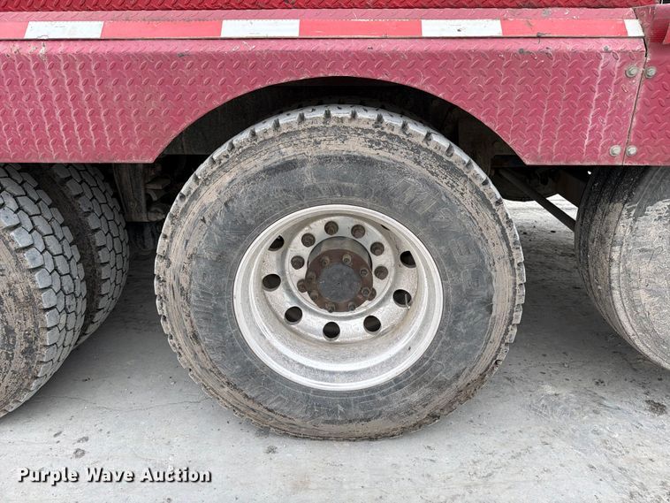 image for item YA3362 2015 Peterbilt 365 crane truck