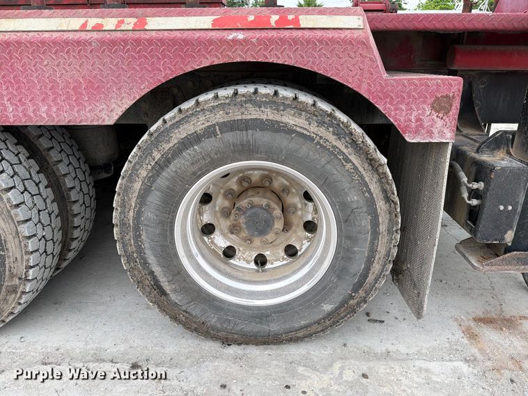 image for item YA3362 2015 Peterbilt 365 crane truck