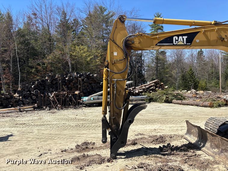 image for item YA3367 2000 Caterpillar 311B excavator