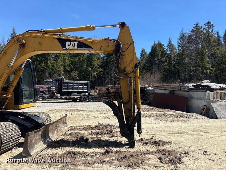image for item YA3367 2000 Caterpillar 311B excavator