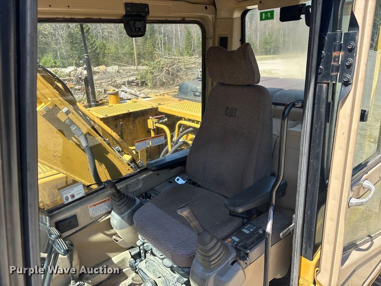 image for item YA3367 2000 Caterpillar 311B excavator