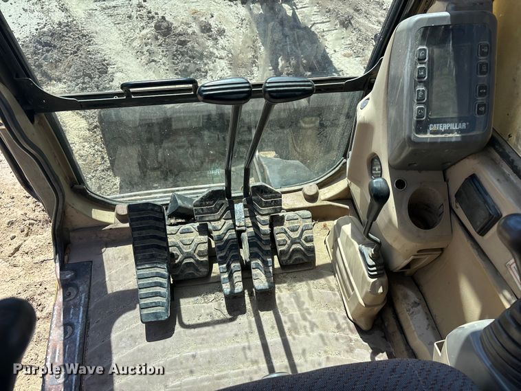 image for item YA3367 2000 Caterpillar 311B excavator