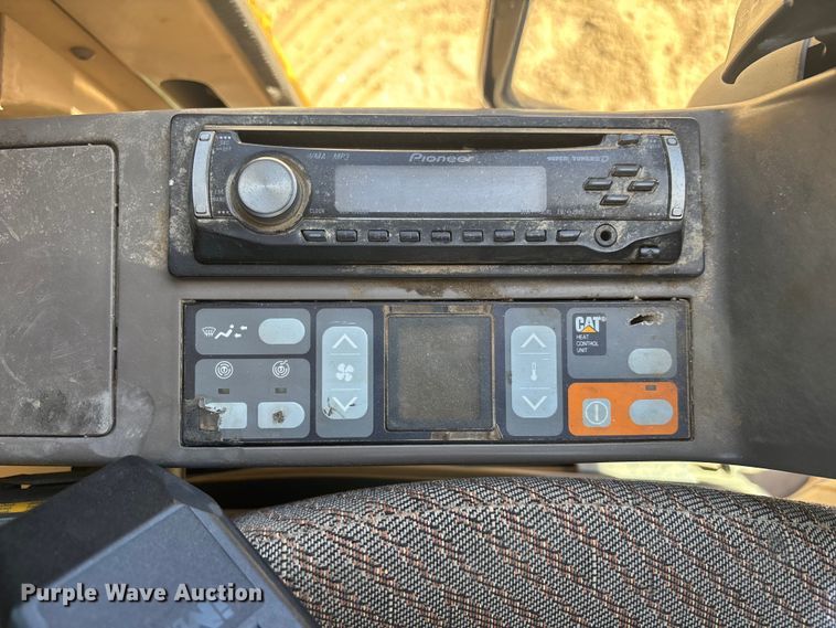 image for item YA3367 2000 Caterpillar 311B excavator