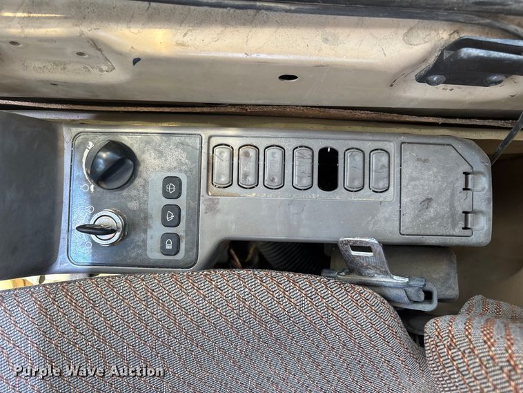 image for item YA3367 2000 Caterpillar 311B excavator