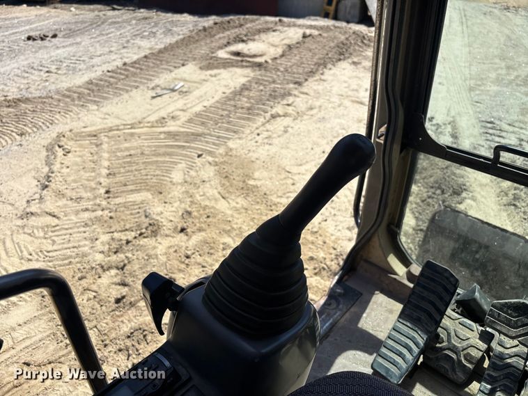 image for item YA3367 2000 Caterpillar 311B excavator